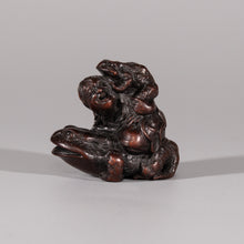 Load image into Gallery viewer, Netsuke - Gama Sennin with Two Toads