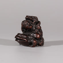 Load image into Gallery viewer, Netsuke - Gama Sennin with Two Toads