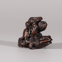 Load image into Gallery viewer, Netsuke - Gama Sennin with Two Toads