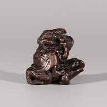 Load image into Gallery viewer, Netsuke - Gama Sennin with Two Toads