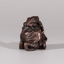 Load image into Gallery viewer, Netsuke - Gama Sennin with Two Toads