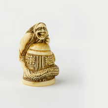 Load image into Gallery viewer, Netsuke - Kiyohime wrapped around the bell of Dojo-ji