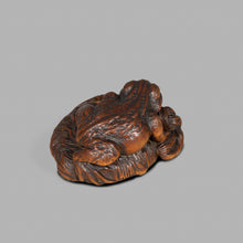 Load image into Gallery viewer, Netsuke - Toad on a Sandal