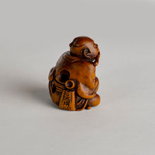Load image into Gallery viewer, Netsuke – Farmer Sharpening His Sickle