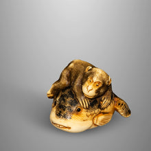 Load image into Gallery viewer, Netsuke – Monkey and Fugu Fish