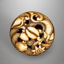 Load image into Gallery viewer, Ryusa Netsuke - Waves and Shells