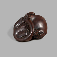 Load image into Gallery viewer, Netsuke - Seated Tiger