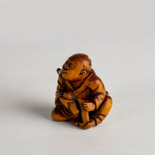 Load image into Gallery viewer, Netsuke – Farmer Sharpening His Sickle