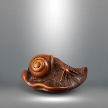 Load image into Gallery viewer, Netsuke - Snail On Folded Lotus Leaf
