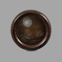 Load image into Gallery viewer, Netsuke – Kagamibuta Crabs and Moon