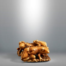 Load image into Gallery viewer, Netsuke - Family Frogs